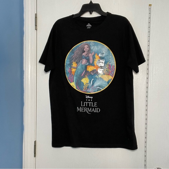 Disney The Little Mermaid T-Shirt Halle Bailey Ariel Large Black Tee C-Life 2023 - Picture 1 of 4